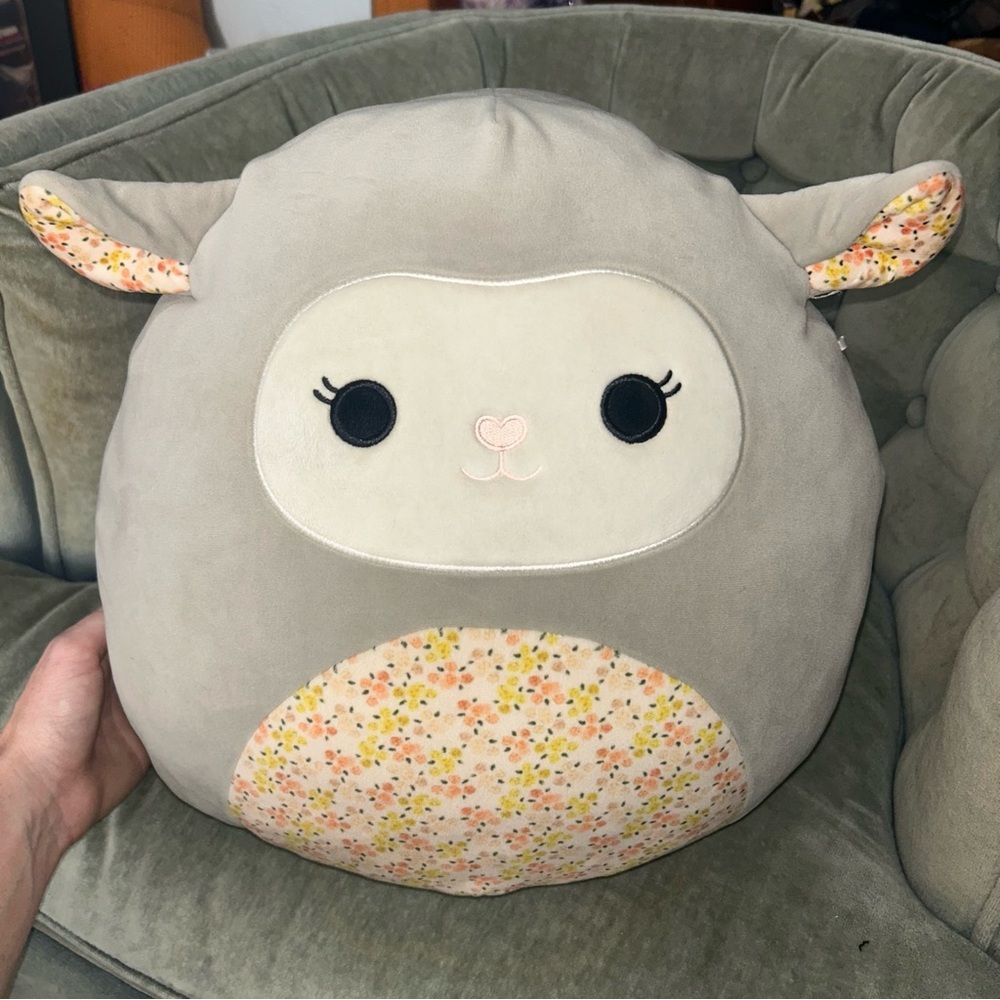 Squishmallow Elea the Lamb